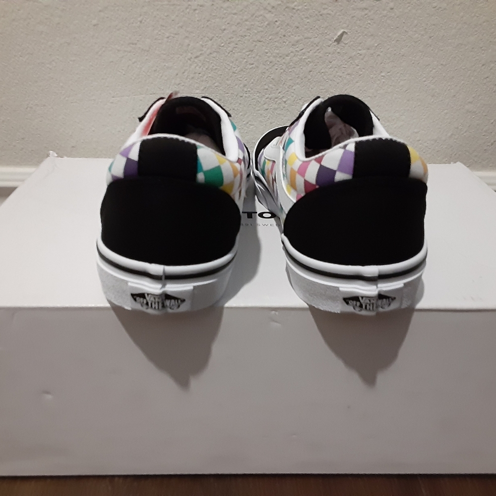 Vans - Picture 3 of 4
